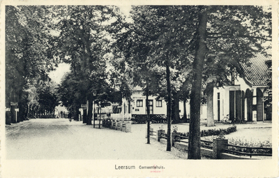 11019 Gezicht op de Rijksstraatweg in de bebouwde kom van Leersum uit het zuidoosten; met rechts de rechtergevel van ...